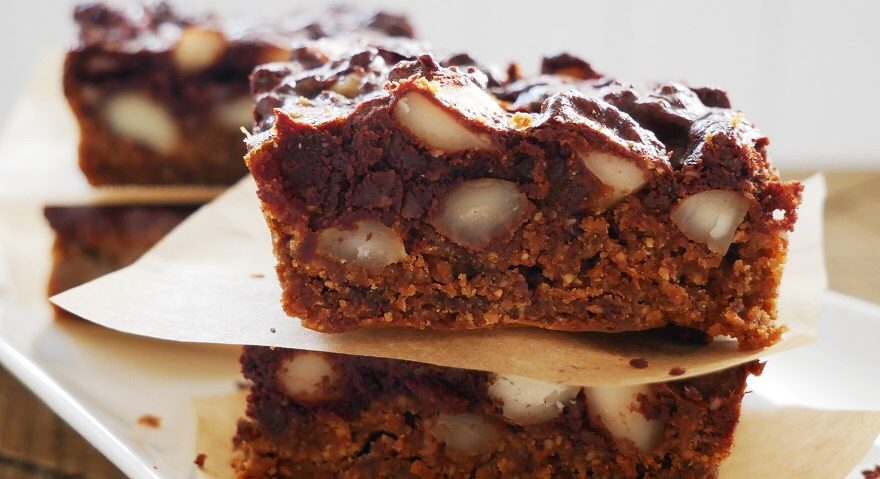 Choc Macadamia Lupin Slice Website 2